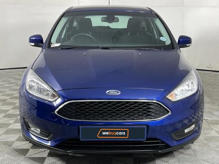 2015-Ford-Focus-10-EcoBoost-Ambiente-5-dr_14