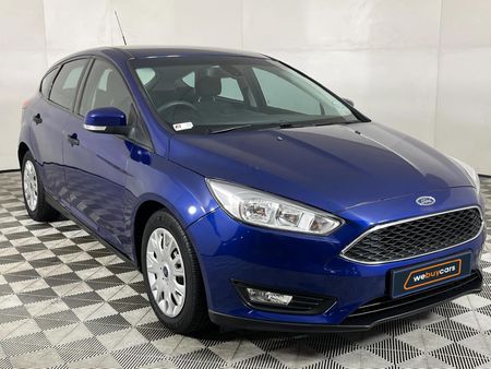2015-Ford-Focus-10-EcoBoost-Ambiente-5-dr_15