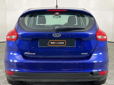 2015-Ford-Focus-10-EcoBoost-Ambiente-5-dr_17