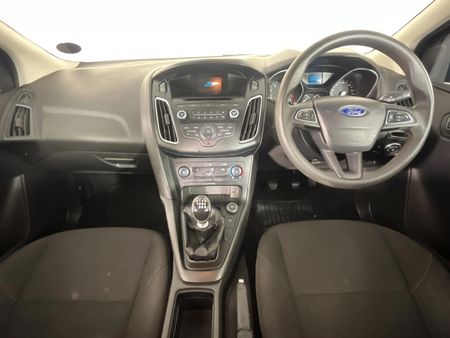 2015-Ford-Focus-10-EcoBoost-Ambiente-5-dr_1