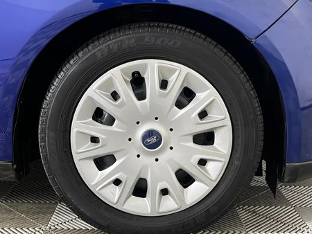 2015-Ford-Focus-10-EcoBoost-Ambiente-5-dr_5