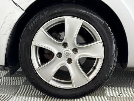 2016-Renault-Clio-IV-12T-Expression-Auto-5-dr-88kW_4