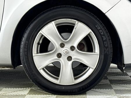 2016-Renault-Clio-IV-12T-Expression-Auto-5-dr-88kW_5