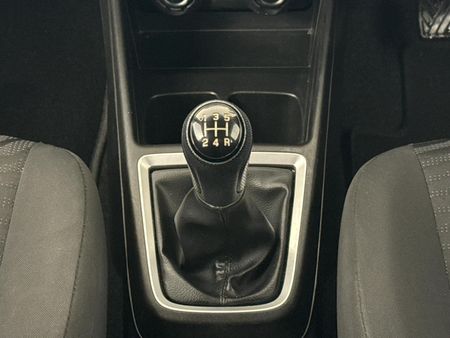 2019-Suzuki-Swift-12-GL_10