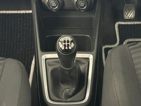 2023-Suzuki-Swift-12-GLX_9