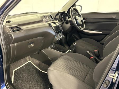 2023-Suzuki-Swift-12-GLX_7
