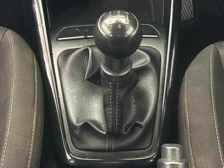 2020-Kia-Rio-12-LS-5-dr_10