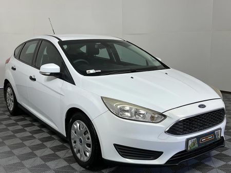 2016-Ford-Focus-10-EcoBoost-Trend-5-dr_15