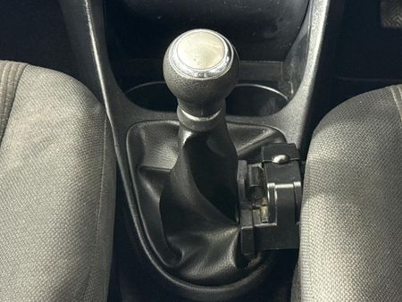 2016-Toyota-Etios-15-XS-5-dr_10