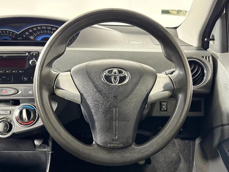2016-Toyota-Etios-15-XS-5-dr_12