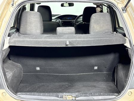 2016-Toyota-Etios-15-XS-5-dr_14