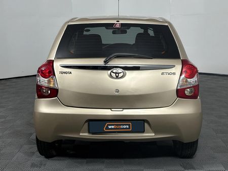 2016-Toyota-Etios-15-XS-5-dr_18
