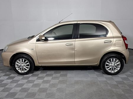 2016-Toyota-Etios-15-XS-5-dr_19