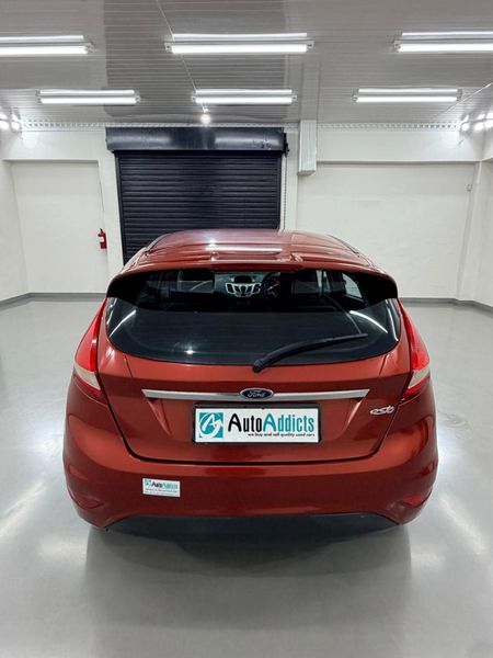 2010-Ford-Fiesta-16i-Trend-5-dr_2