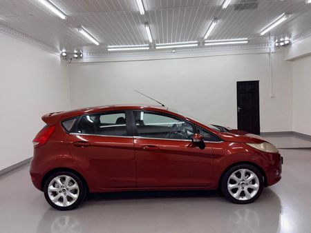 2010-Ford-Fiesta-16i-Trend-5-dr_3