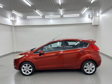 2010-Ford-Fiesta-16i-Trend-5-dr_4