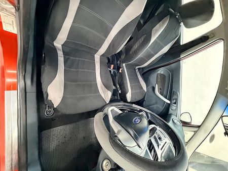 2010-Ford-Fiesta-16i-Trend-5-dr_6