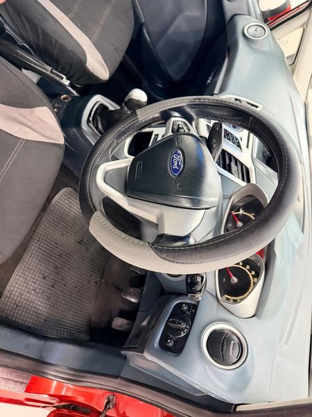 2010-Ford-Fiesta-16i-Trend-5-dr_7