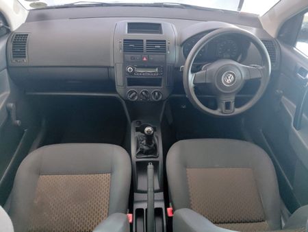 2014-Volkswagen-Polo-Vivo-14-5-dr_9