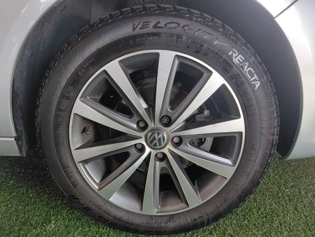 2014-Volkswagen-Polo-Vivo-14-5-dr_14