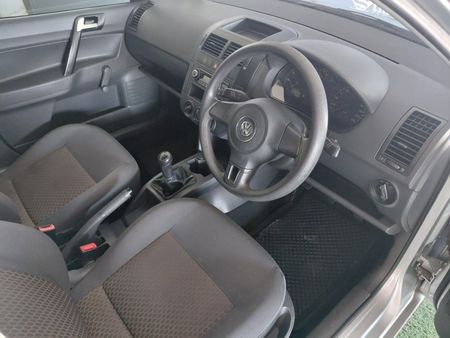 2014-Volkswagen-Polo-Vivo-14-5-dr_6