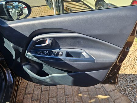 2016-Kia-Rio-14-Tec-5-dr_10