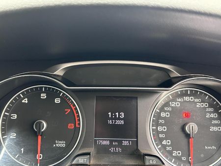 2015-Audi-A4-18-T-S-Auto_9