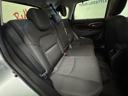 2025-Toyota-Urban-Cruiser-15-XR-Auto_15