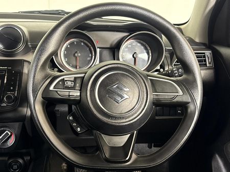 2024-Suzuki-Swift-12-GL_10