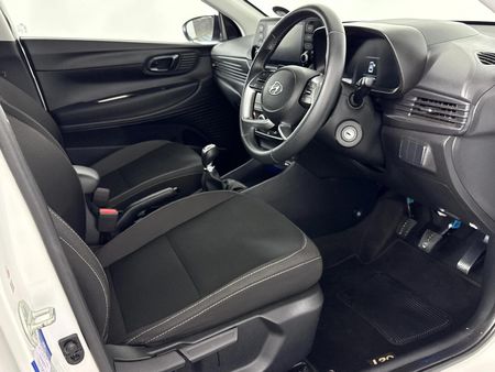 2022-Hyundai-i20-12-Fluid_9