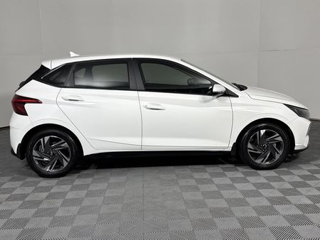 2022-Hyundai-i20-12-Fluid_16