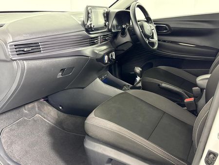 2022-Hyundai-i20-12-Fluid_8