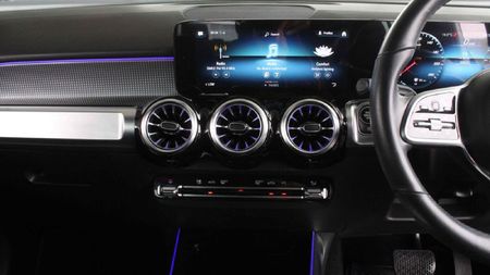 2022-Mercedes-Benz-GLB-220d-Progressive_11