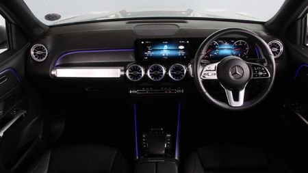 2022-Mercedes-Benz-GLB-220d-Progressive_1