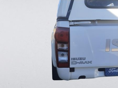 2023-Isuzu-D-Max-250C-Fleetside-Single-Cab_16