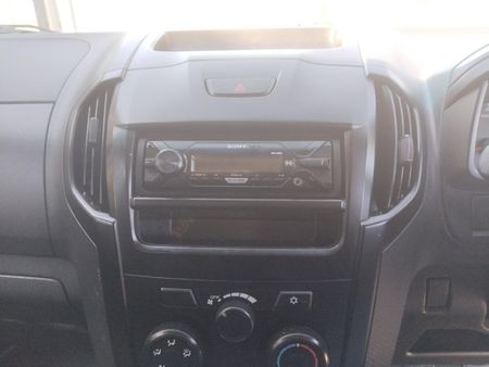 2023-Isuzu-D-Max-250C-Fleetside-Single-Cab_17