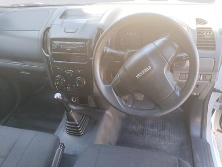 2023-Isuzu-D-Max-250C-Fleetside-Single-Cab_8
