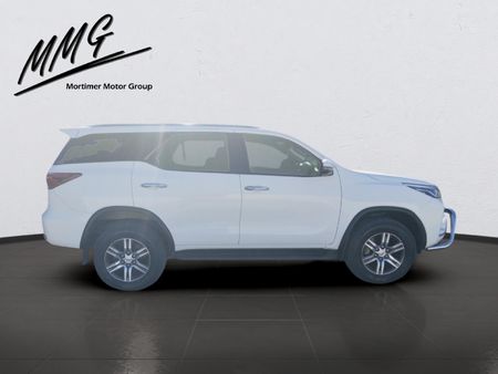 2020-Toyota-Fortuner-24-GD-6-Raised-Body-Auto_4