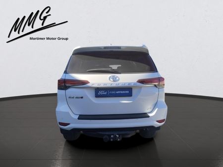2020-Toyota-Fortuner-24-GD-6-Raised-Body-Auto_5