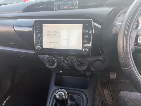 2023-Toyota-Hilux-24-GD-6-Raised-Body-Raider-Single-Cab_10
