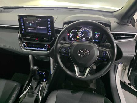 2025-Toyota-Corolla-Cross-18-XS-Hybrid_13