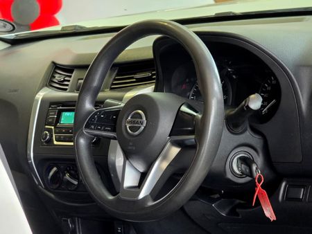 2025-Nissan-Navara-25-DDTi-SE-Single-Cab_12