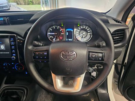 2026-Toyota-Hilux-24-GD-6-Raised-Body-Raider-Extended-Cab_10