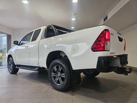 2026-Toyota-Hilux-24-GD-6-Raised-Body-Raider-Extended-Cab_3