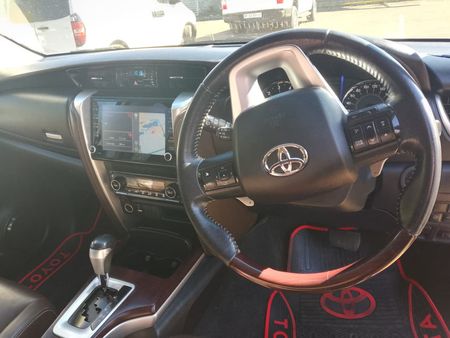 2020-Toyota-Fortuner-24-GD-6-Raised-Body-Auto_12