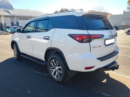 2020-Toyota-Fortuner-24-GD-6-Raised-Body-Auto_6