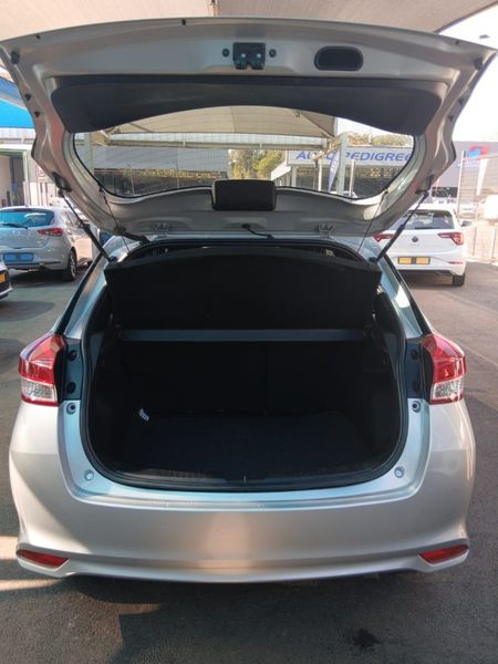 2018-Toyota-Yaris-15-XS-5-dr_10