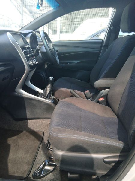 2018-Toyota-Yaris-15-XS-5-dr_12