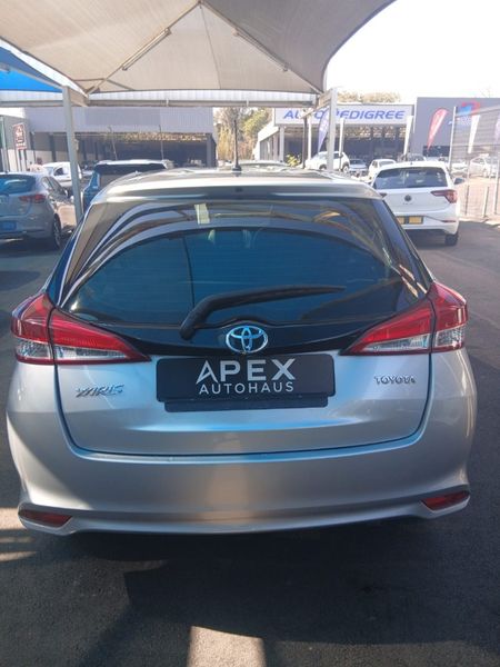 2018-Toyota-Yaris-15-XS-5-dr_2