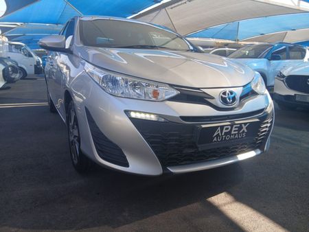 2018-Toyota-Yaris-15-XS-5-dr_5